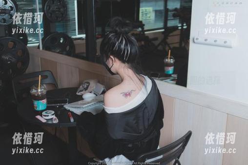 不管怎样，Aram(아람)的无圣光皮衣还是很大胆的选择