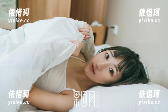 GIRLT果团网 - 免费写真，莫雅淇用一抹白色展现了什么是“白色新境界”。