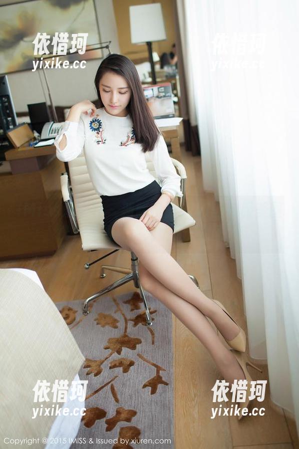 IMiss爱蜜社 - 新版乐薇Vivi的校服美图，恍若回到那段无忧无虑的时光。