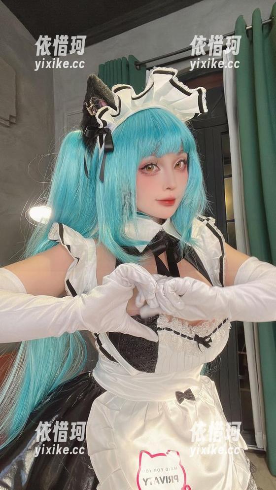 SayoMomo私拍解析：斯拉夫少女想必是披萨的另一面？