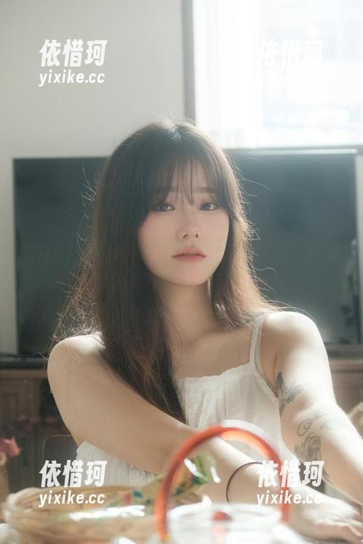 Sira(시라)说：高跟鞋不是普通鞋，它是cos梦的开关，别忘了下载哦。