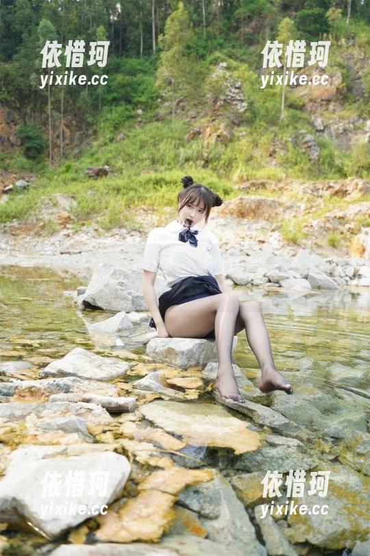 Tina很妖孽呀的私拍时光：红裙在我心中旋转