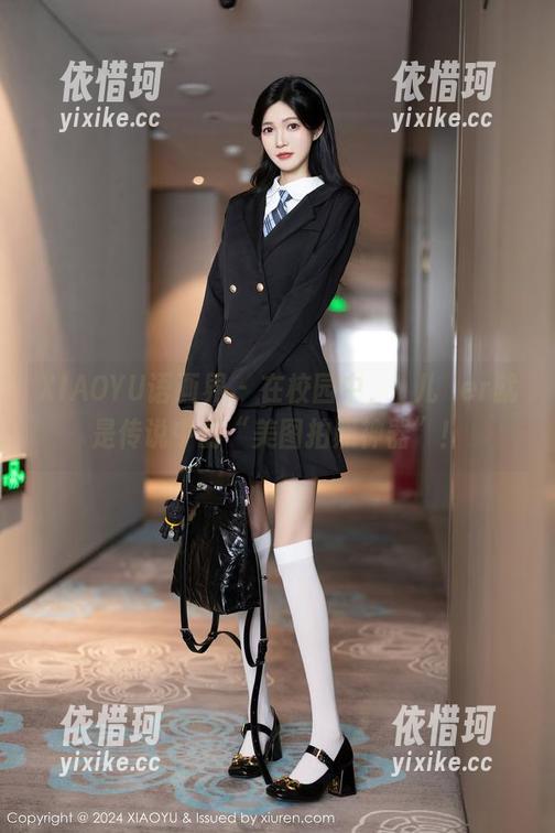 XIAOYU语画界 - 在校园中，玥儿玥er就是传说中的“美图拍照神器”！