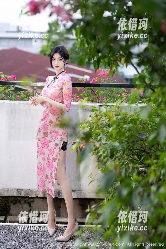 Xiuren秀人网 - 泳装好，无需解释：在图库中锁定FoxYini孟狐狸的优雅轻松