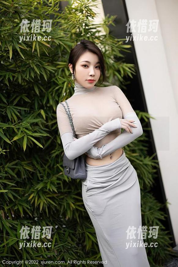 Xiuren秀人网 - 校园货架上，周美美alicia的高清美图突袭记。