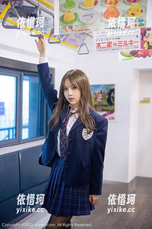 Xiuren秀人网 - 在天台的星子柒kiki：这一组写真能把你搞得一愣一愣的！
