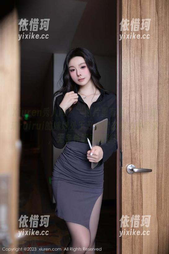 Xiuren秀人网 - “照片里有我”——瑞瑞ruirui的妹妹处于开心状态的免费展示，无条件吸引眼球！