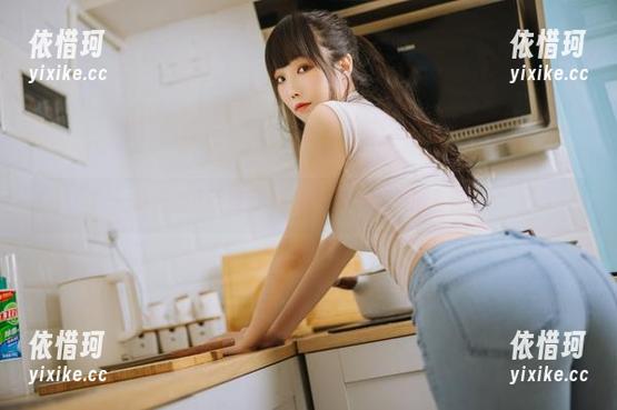 一智智的水手服寓言：驶入高清图册的青春旋律