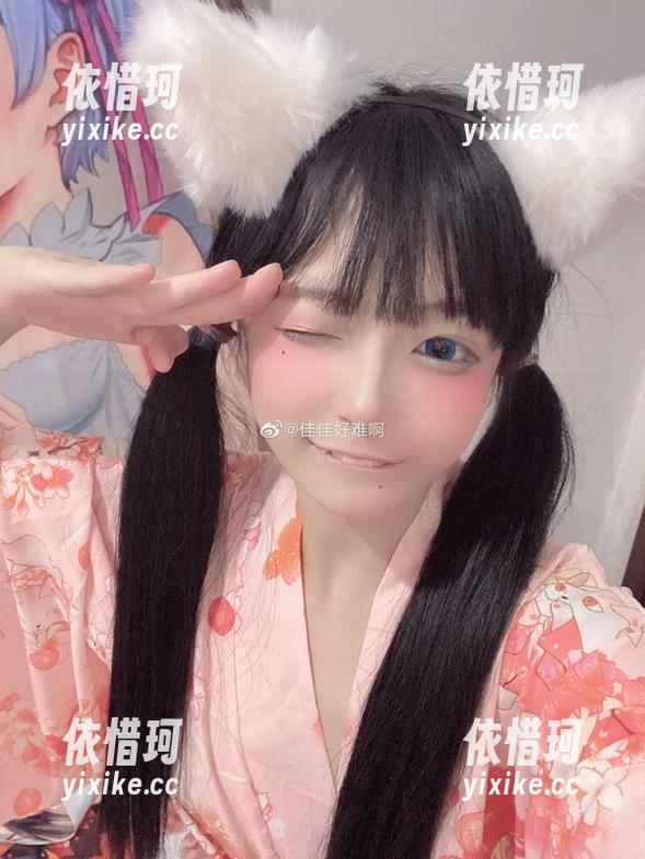 佳佳好难啊的私房美图：查看她是如何给圣诞老人上色的！