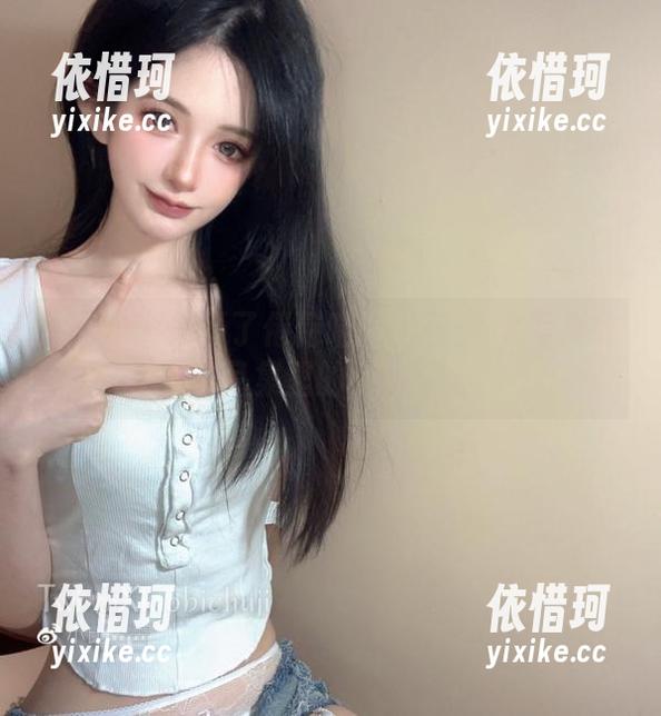 这次竟然打开了倦倦喵的书包：JK写真作品集里的小惊喜