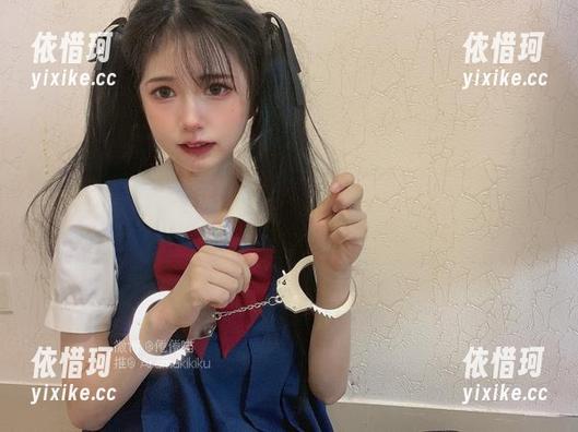 倦倦喵的照片集总是那么讲究，高清还原甘雨的独特“韵味”，有点让我着迷。