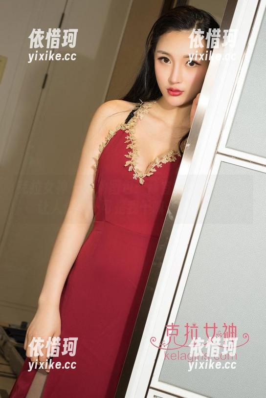 克拉女神 - 泳池图包：静宜游泳的姿势真让人羡慕…可是我干嘛一直盯着？