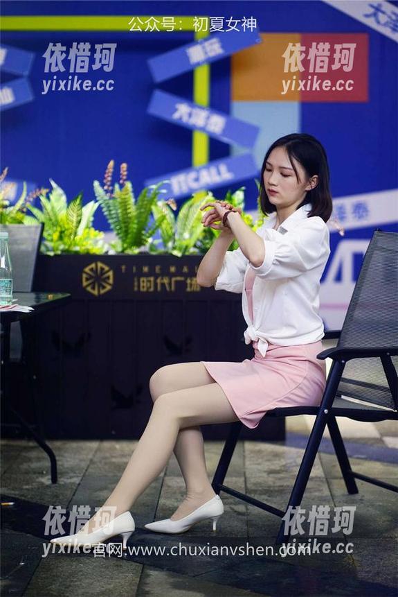 初夏女神 - 私拍图集来了，双双的万圣节装扮到底是个什么鬼？