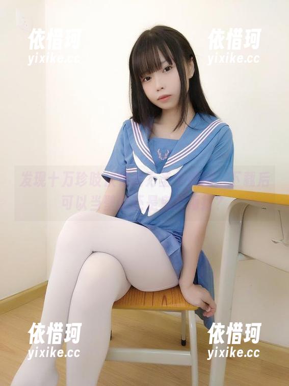发现十万珍吱伏特的万圣节美图，下载后可以当壁纸还是鬼片海报？