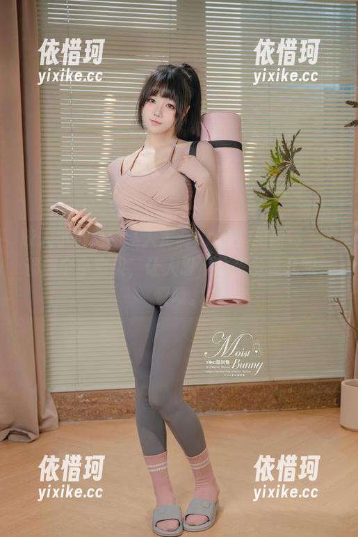 咬人小小兔的私人定制Solo，里面每一帧都像个小宝贝，让人忍不住想多瞧几眼，啧啧。
