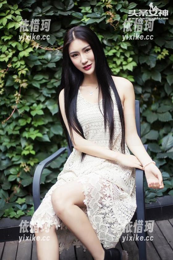 头条女神 - 冷静！语溪的姐姐在图库里的每一张都像是隐藏的谜团啊。