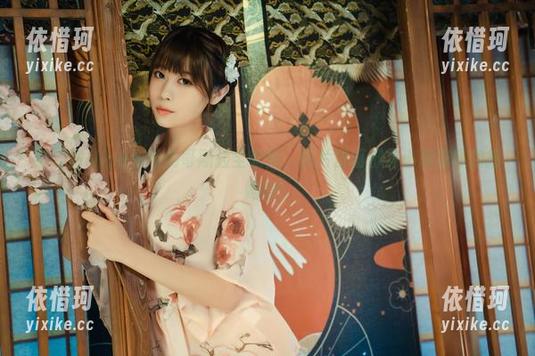 奈汐酱Nice和她的哥斯拉全套图，图片里面都有小朋友吓到抱妈妈！