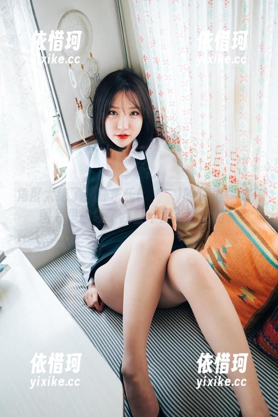 角度太绝了！孙乐乐(손예은)的长腿竟然在图片里占领了我整个屏幕，哈哈！