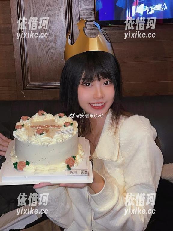 安曜曜的“油亮”：这种美图我只想偷偷收藏，不想跟你们分享！