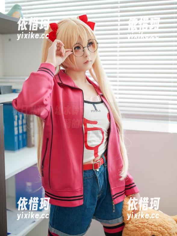 秋日私语：幼水铃衣的免费合集与秋月爱莉的巧妙嬉戏