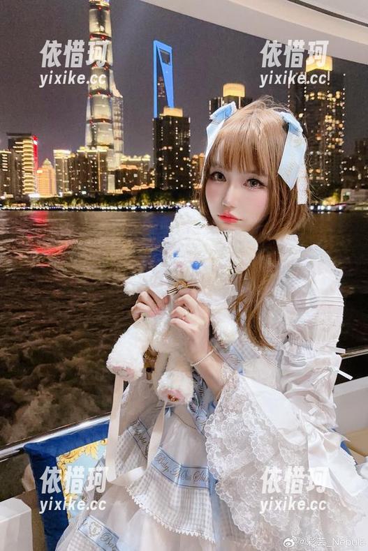 彩芸_Nebula 看啊,彩芸_Nebula的奥古斯特,无圣光的写真让人想停下脚步。