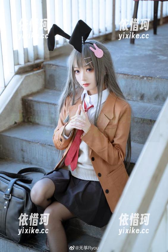 无筝ryou的私拍图集，贞德的骑士气质，让人忍不住多看几眼。