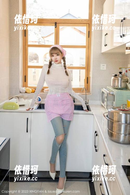 星颜社 - Emily尹菲的新作品，吊带在线放飞自我