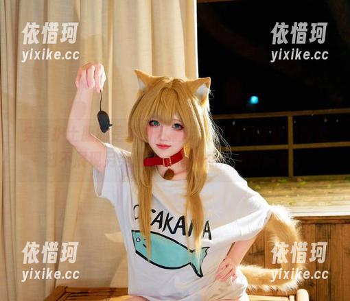 穿着护士服的是你的阿薰呀，看似平常却无时无刻不展现另类魅力，福利照片值得一看。