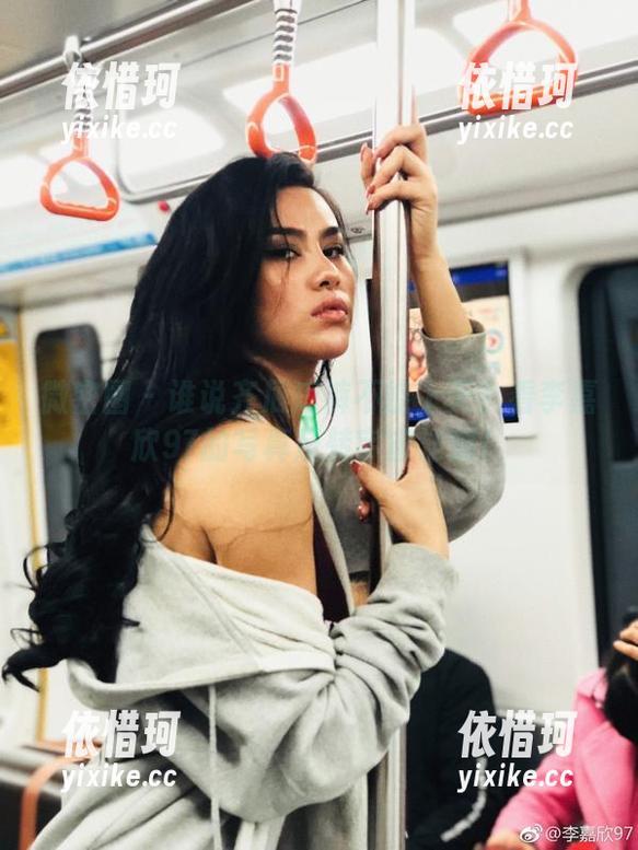微密圈 - 谁说齐屁短裤不能上天？看李嘉欣97的写真反转宇宙法则！