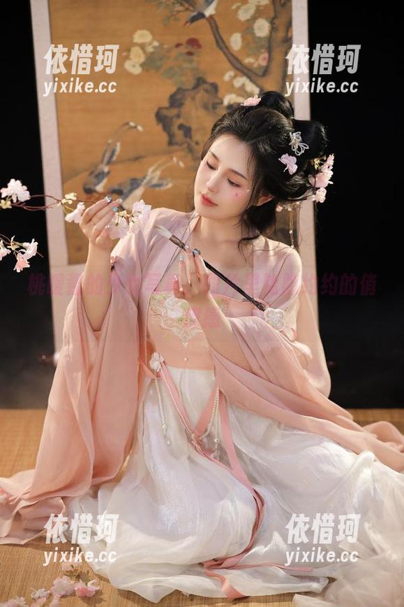 桃暖酱的少女写真，图片里隐隐约约的俏皮感