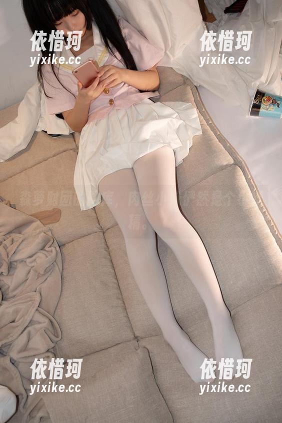 森萝财团的图库，肉丝小妹俨然是个小妖精。
