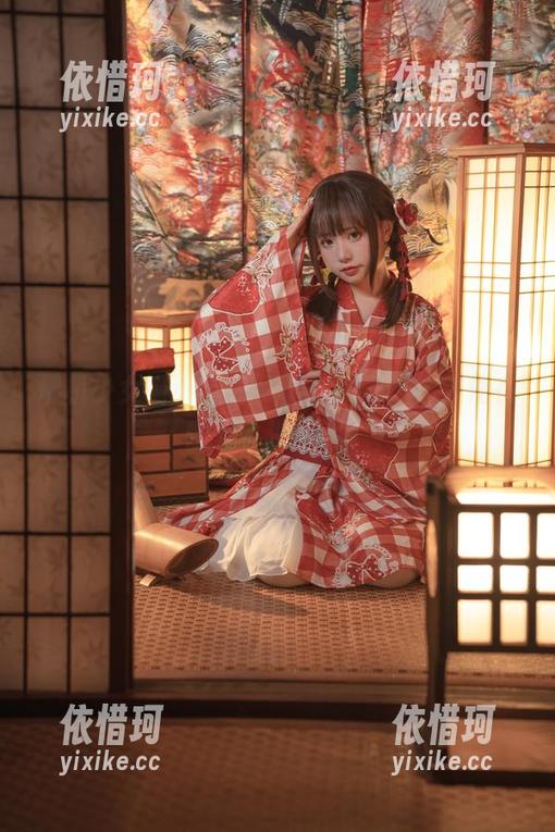 爆机少女喵小吉的写真——天使，天使在哪儿？没看见。