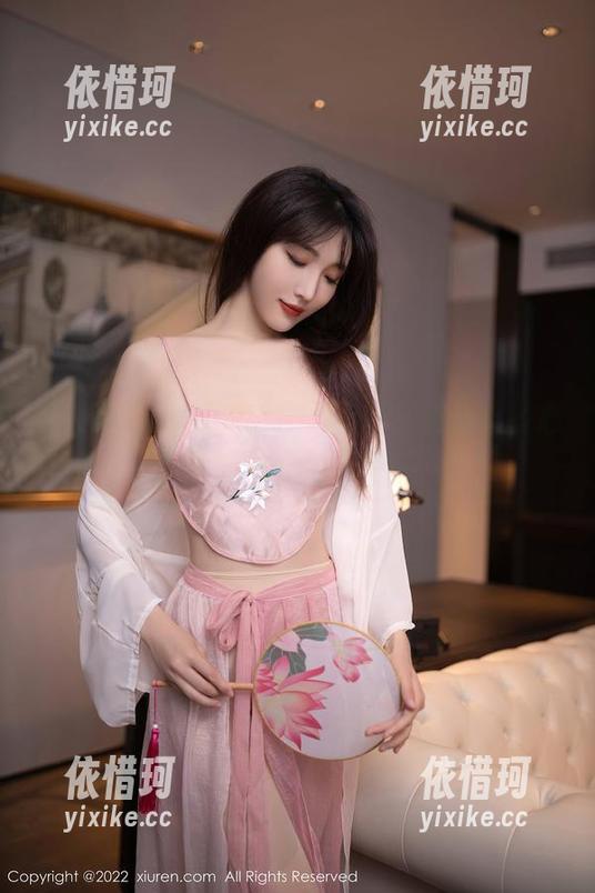 秀人网 - 潜入Arude薇薇的旗袍合集，心想这衣服好像不简单。