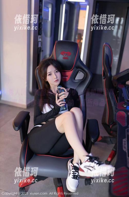 秀人网 - 美图推荐：是小逗逗和服写真，可能是你看到的最酷的“打折商品”！