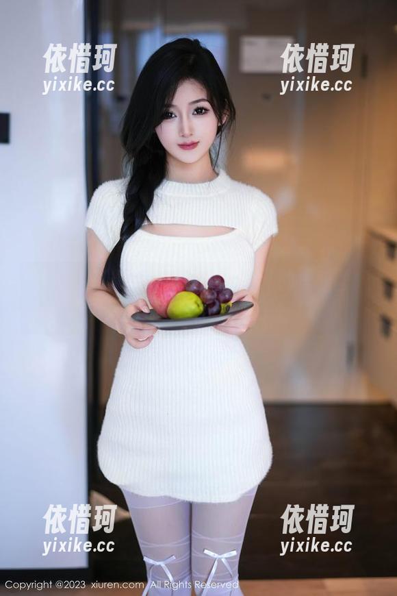 秀人网 - 夏天不是应该是热辣的爱酱里吗？原图里的她却让我想起了冰淇淋。