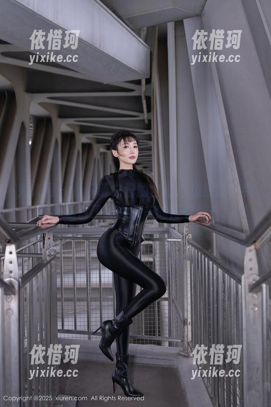 秀人网 - 看着萌白酱的全套海边原图，我大概明白了什么叫美的反复折磨。