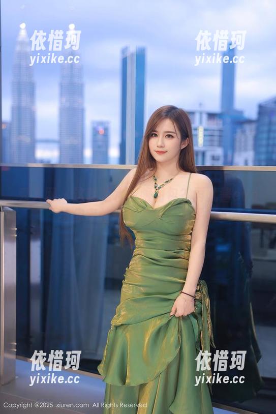 秀人网 - 这就是水手服图包？雨儿酱eve给你率性与性感的完美平衡