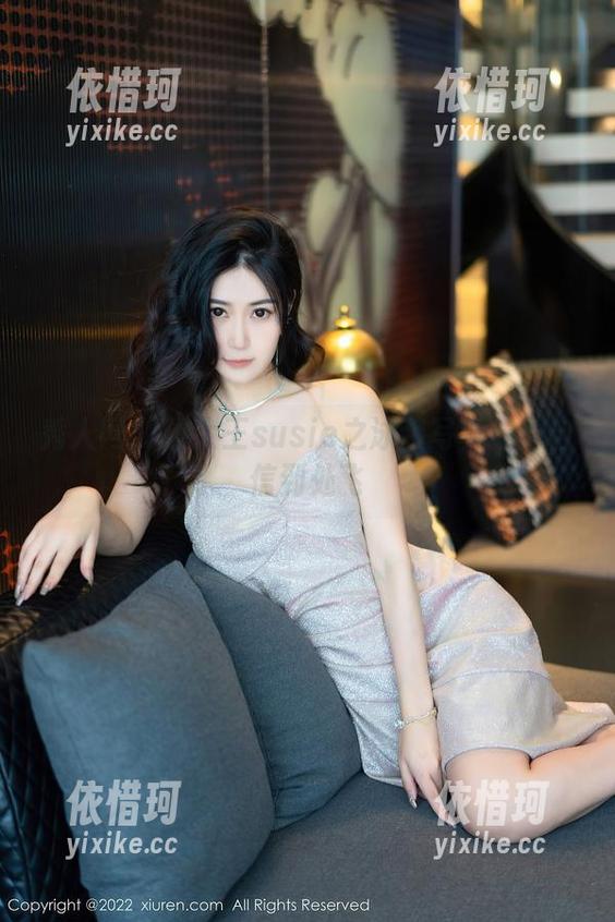 秀人网 - 雯大王susie之泳装写真集：自信到处飞