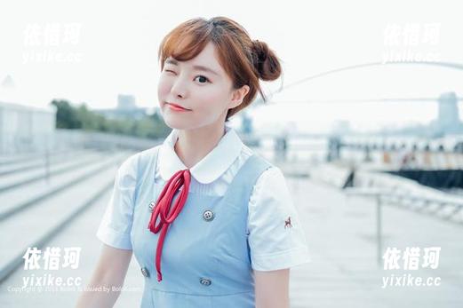 菠萝社 - Suki朱忆音的泳池写真更新：你能想象她从泳池跳出来的那一刹那吗？