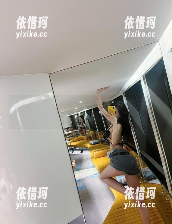 微密圈 - 找不到更合适的形容，葛征的网袜图册就是个“眼球捕手”。