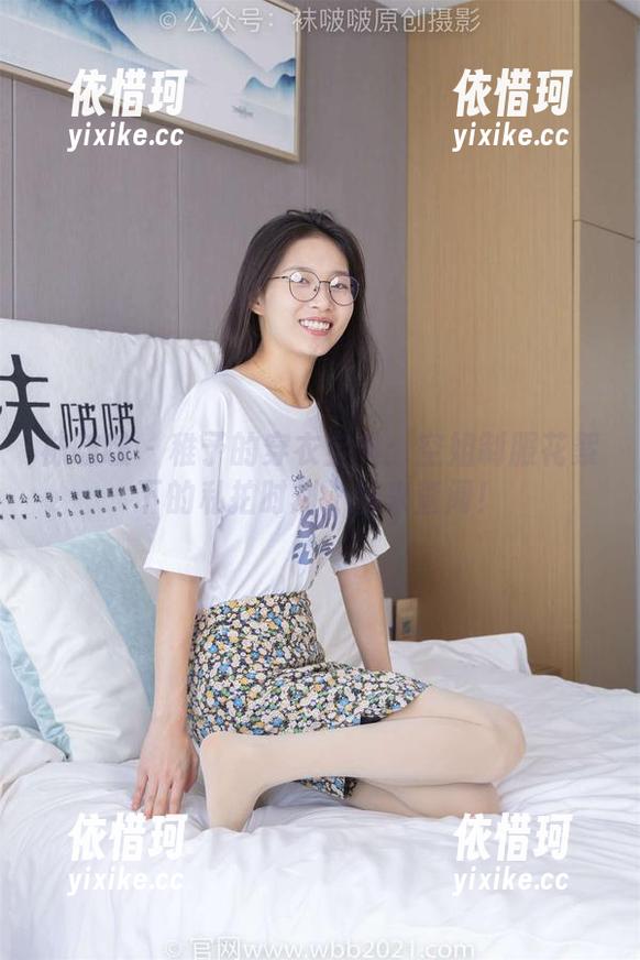 袜啵啵 - 稚予的穿衣宝典：空姐制服花絮下的私拍时刻，快来查阅！
