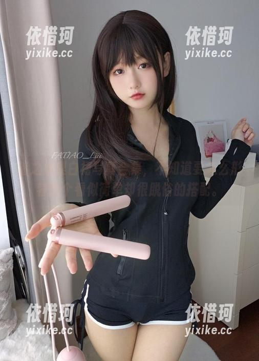 迷之呆梨白裙写真合集，不知道要怎么形容这个看似简单却很脱俗的搭配。