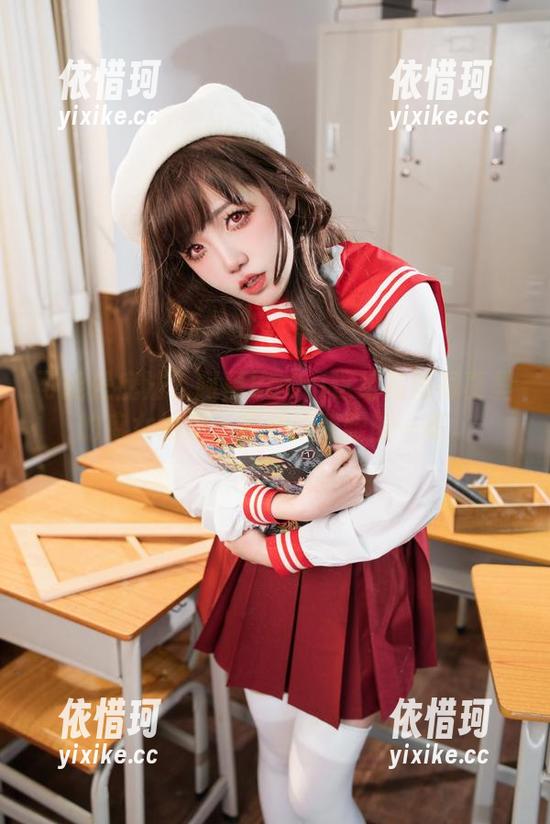 可能是魔法？阿薰kaOri这组高清写真里的魔女姐姐，竟然让我眼前一亮。