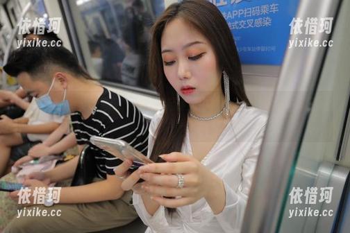 魔镜街拍 - 全套呈现，婷婷掀起寒风中的肉丝狂潮，别忘了下载！