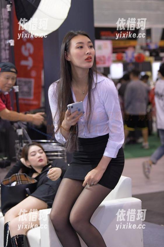 魔镜街拍 - 销售主管变身实习模特：婷婷的粉裙工作掠影合集