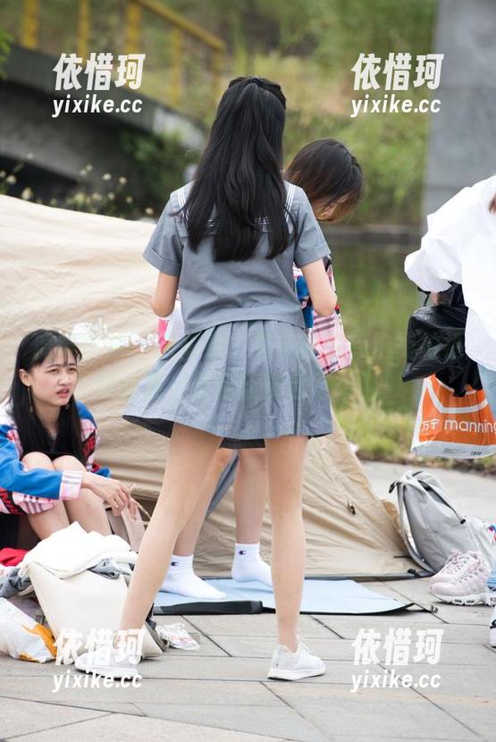 魔镜街拍 - 快来瞧，艾小青的旗袍街拍福利图集，保证让你目不转睛！